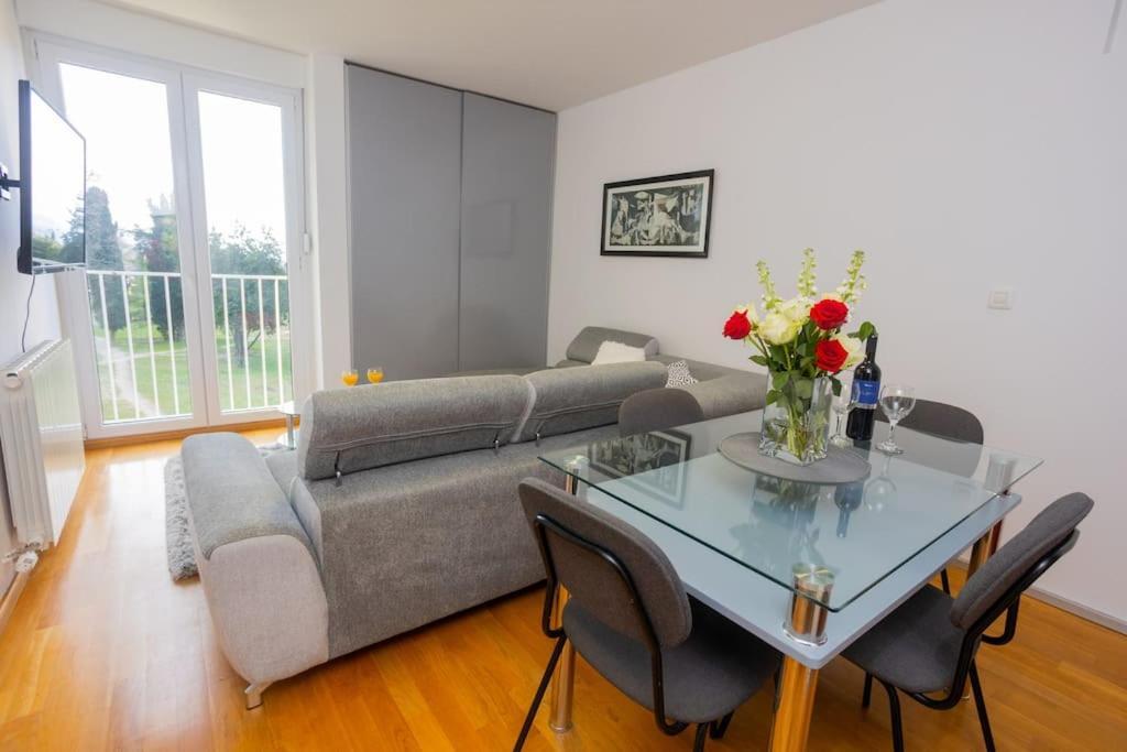 Bella Vista - Cozy Apartments With Easy Check-In And Free Parking Сплит Екстериор снимка
