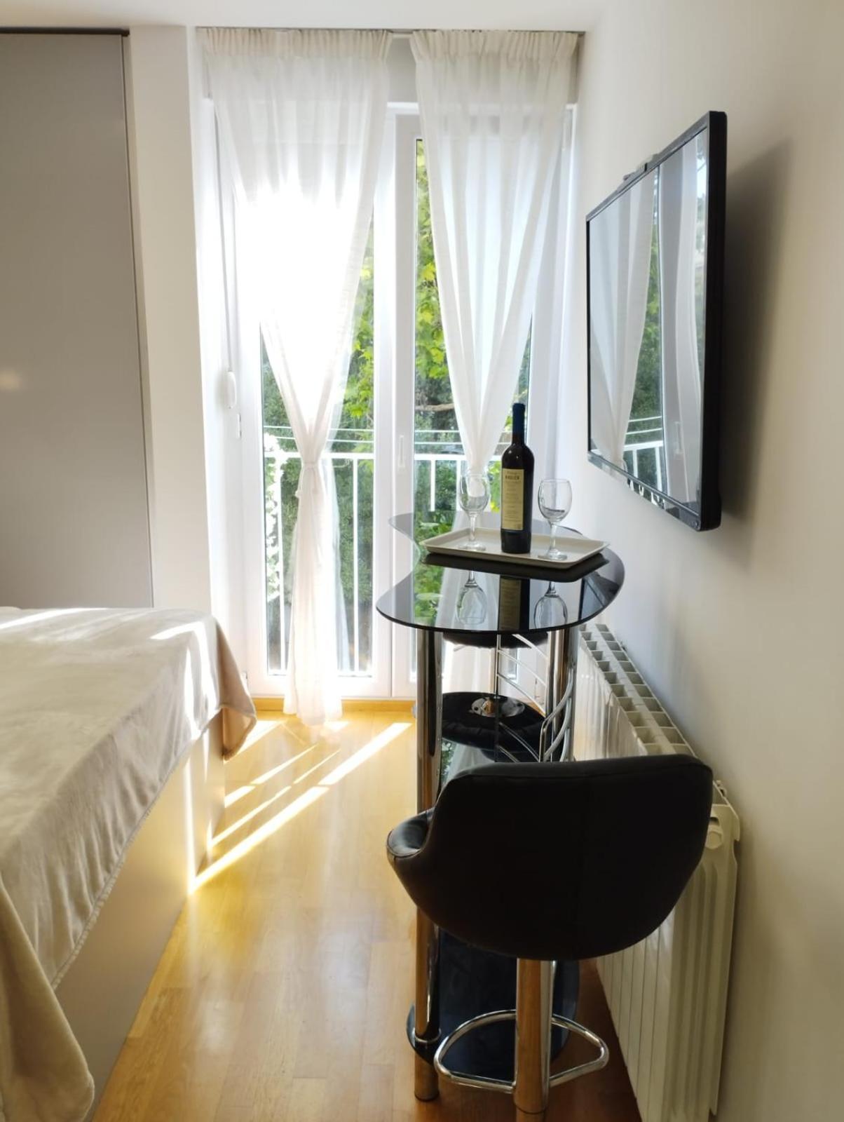 Bella Vista - Cozy Apartments With Easy Check-In And Free Parking Сплит Екстериор снимка
